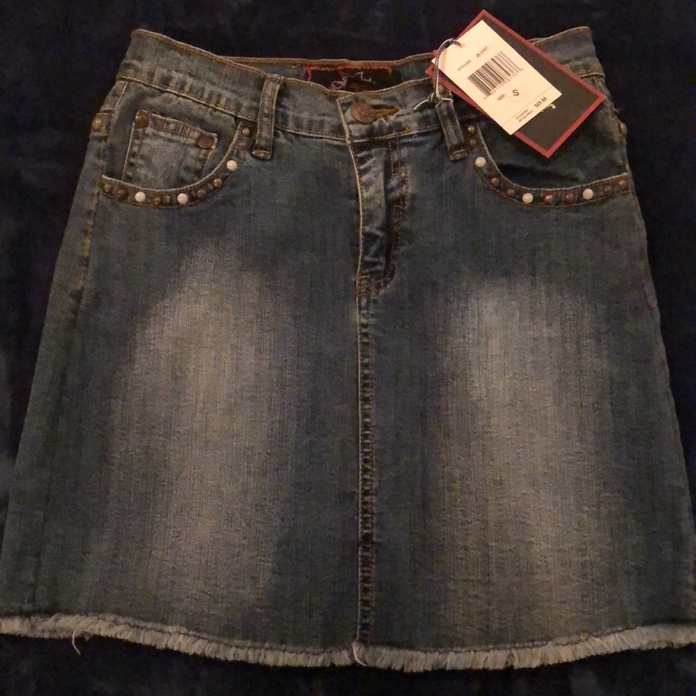 Small jean skirt with studs